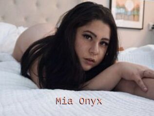 Mia_Onyx